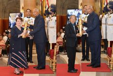 चार विदेशियों, दो एनआरआई को मिला पद्म पुरस्कार, राष्ट्रपति कोविंद ने किया सम्मानित
