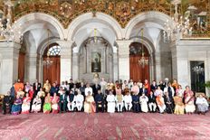 राष्ट्रपति रामनाथ कोविंद ने 65 हस्तियों को दिया पद्म पुरस्कार, राष्ट्रपति भवन में हुआ सभी का सम्मान