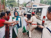 भारत बंद के दौरान असम में कई जगह प्रदर्शन, पुलिस ने 100 प्रदर्शनकारियों को हिरासत में लिया