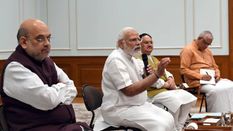 गुजरात बचाने के लिए अलर्ट मोड पर आए प्रधानमंत्री मोदी, जेपी नड्डा और अमित शाह के साथ की मीटिंग