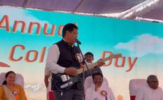 मुख्यमंत्री ने बजाया गिटार, गाया गाना, खुद शेयर किया वीडियो