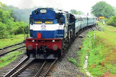 इंडियन रेलवे ने दिया सबसे बड़ा तोहफा, अब ट्रेन में यात्रियों को मिलेगी ऐसी बड़ी सुविधा