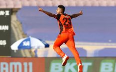 IPL 2022: Umran Malik के ऐतिहासिक प्रदर्शन पर बोले शशि थरूर , बुमराह के साथ गेंदबाजी करेंगे, तो अंग्रेज़ों को डरा देंगे