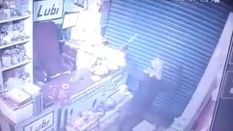 गजबः दुकान में की चोरी, फिर करने लगा जमकर डांस, जमकर वायरल हो रहा है ये वीडियो