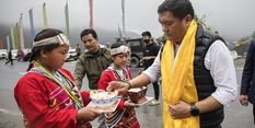अरुणाचल के ईटानगर में मनाया गया बिहू, मुख्यमंत्री CM Pema Khandu ने किया डांस, देखें वीडियो