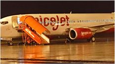 दुर्गापुर में लैंडिंग के दौरान तूफान में फंसा SpiceJet का विमान, 40 घायल