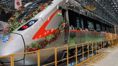 मेक इन इंडिया का दम, 180 Kmph की रफ्तार से दौड़ेगी देश की पहली सेमी हाई स्पीड ट्रेन

