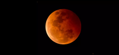 चंद्र ग्रहण के दिन खून जैसे रंग का दिखेगा चांद! जानिए क्या है ब्‍लड मून दिखने का समय