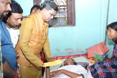 मुख्यमंत्री माणिक साहा ने धलाई के मनु क्षेत्र में दिवंगत भाजपा कार्यकर्ता के परिजनों से की मुलाकात
