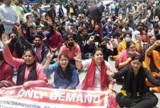 न्याय की मांग को लेकर सड़कों पर उतरे कश्मीरी पंडित, महिलाए भी थी शामिल 