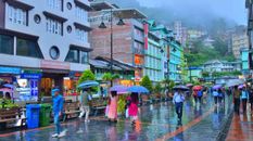 सिक्किम सहित कई राज्यों में हुई झमाझम बारिश, मौसम हुआ सुहाना