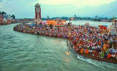 गंगा दशहरे पर लाखों ने लगाई पवित्र डुबकियां, हरकी पैड़ी पर उमड़ा सैलाब