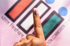 चुनाव आयोग ने वृद्ध और शारीरिक रूप से विकलांग व्यक्तियों के लिए वोटिंग को लेकर उठाया शानदार कदम