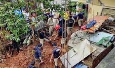 गुवाहाटी में भूस्खलन से 4 लोगों की मौत, बारिश से शहर में आई बाढ़



