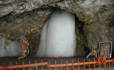 बाबा बर्फानी के पवित्र गुफा में की गई पहली पूजा, 43 दिनों तक होगी यात्रा


