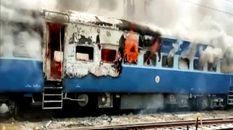 बिहार में अग्निपथ योजना के खिलाफ प्रदर्शनकारियों ने कई ट्रेनों में लगाई आग, विरोध प्रदर्शन हुआ उग्र

