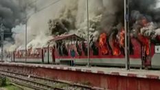 अग्निपथ योजना के विरोध में लगातार तीसरे दिन जल रहा बिहार, ट्रेन को फूंका, जमकर की तोड़फोड़