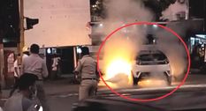 मुंबई में धूं-धूं कर जल गई टाटा नेक्सन इलेक्ट्रिक एसयूवी कार, देखिए दिल दहलाने वाला वीडियो