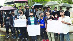 Anti-Agnipath protests: शिलांग सिविल अस्पताल के सामने दिया धरना 