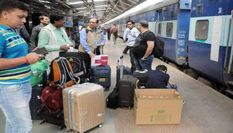 दिवाली और छठ पर घर जाने वाले यात्रियों के लिए ट्रेनों में विशेष सुविधा, 49 रेलगाड़ियों में 153 अतिरिक्त कोच लगेंगे 
