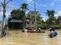 गुवाहाटीः लग्जरी होटल में ठहरे शिवसेना के बागी विधायकों ने दिखाया बड़ा दिल, असम बाढ़ राहत के लिए दिए 51 लाख