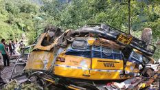 हिमाचल में दर्दनाक हादसा, खाई में गिरी बस, स्कूली बच्चों सहित 16 की मौत, 25 घायल