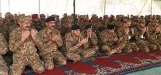 कंगाल हो गया पाकिस्तान, कर्ज लेने के लिए घटा दिया सेना का भी बजट