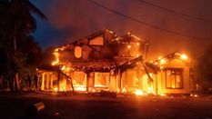 श्रीलंका में प्रदर्शनकारियों ने प्रधानमंत्री रानिल विक्रमसिंघे के निजी आवास को किया आग के हवाले