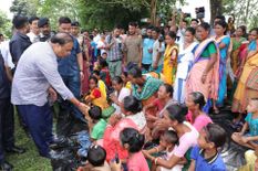 मुख्यमंत्री हिमंता ने चिरांग जिले में बाढ़ राहत शिविर का किया दौरा