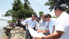 बाढ़ त्रासदी के बीच मुख्यमंत्री हिमंता बिस्वा ट्रिपल पार्ट-वन गोबिंदपुर क्षेत्र का किया दौरा 