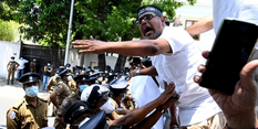 श्रीलंका में हालात बेहद खराब! प्रदर्शनकारियों ने किया सरकारी न्यूज चैनल पर कब्जा