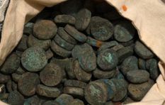 यूपी के इस शहर में खुदाई के दौरान तांबे के लोटे में मिले सोने के सिक्के, पुलिस ने कब्जे में लिया 



