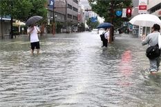 बारिश ने लिए अपना रौद्र रूप, अब 4 लाख लोगों पर मंडरा रहा है बड़ा खतरा, जारी हुई ऐसी चेतावनी