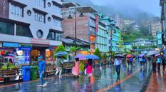 कोरोना हुआ कम तो सिक्किम में लौटी रौनक, पर्यटकों से आबाद हुआ पहाड़ी राज्य