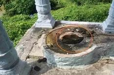 गजबः सावन के पवित्र महीने में मंदिर से शिवलिंग ही चुरा ले गए चोर, श्रद्धालु हुए हैरान