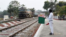 एनएफ रेलवे गुवाहाटी और कोलकाता के बीच विशेष ट्रेन की सेवाएं जारी रखेगी