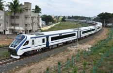 Train 18 : अब वंदे भारत ट्रेन में अब मिलेगी विमान जैसी सुविधाएं? टाटा स्टील कर रही है काम