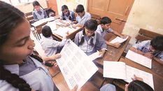 सरकारी स्कूलों में विज्ञान, गणित को अंग्रेजी में पढ़ाने के कैबिनेट के फैसले का भारी विरोध ,फैसले को तुरंत रद्द करने की मांग