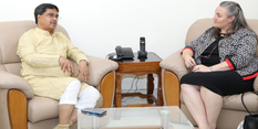 Manik Saha और अमेरिकी वाणिज्य दूतावास के महाधिवक्ता मेलिंडा पावेक और के बीच हुई बैठक