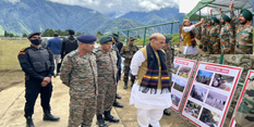 रक्षा मंत्री ने किया अरुणाचल के अग्रिम इलाकों का दौरा किया, LAC पर सैनिकों से बातचीत की