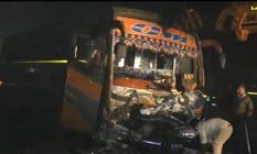 चलती बस के ड्राइवर को पड़ा दिल का दौरा, एसयूवी से टकराई बस, नौ लोगों की मौत